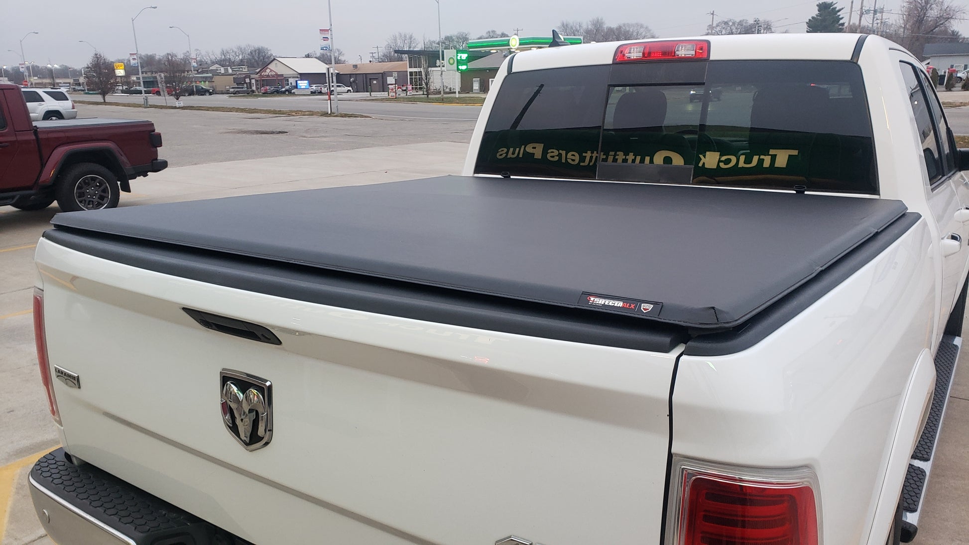 Extang Trifecta ALX - Soft Folding Tonneau Cover - image 4