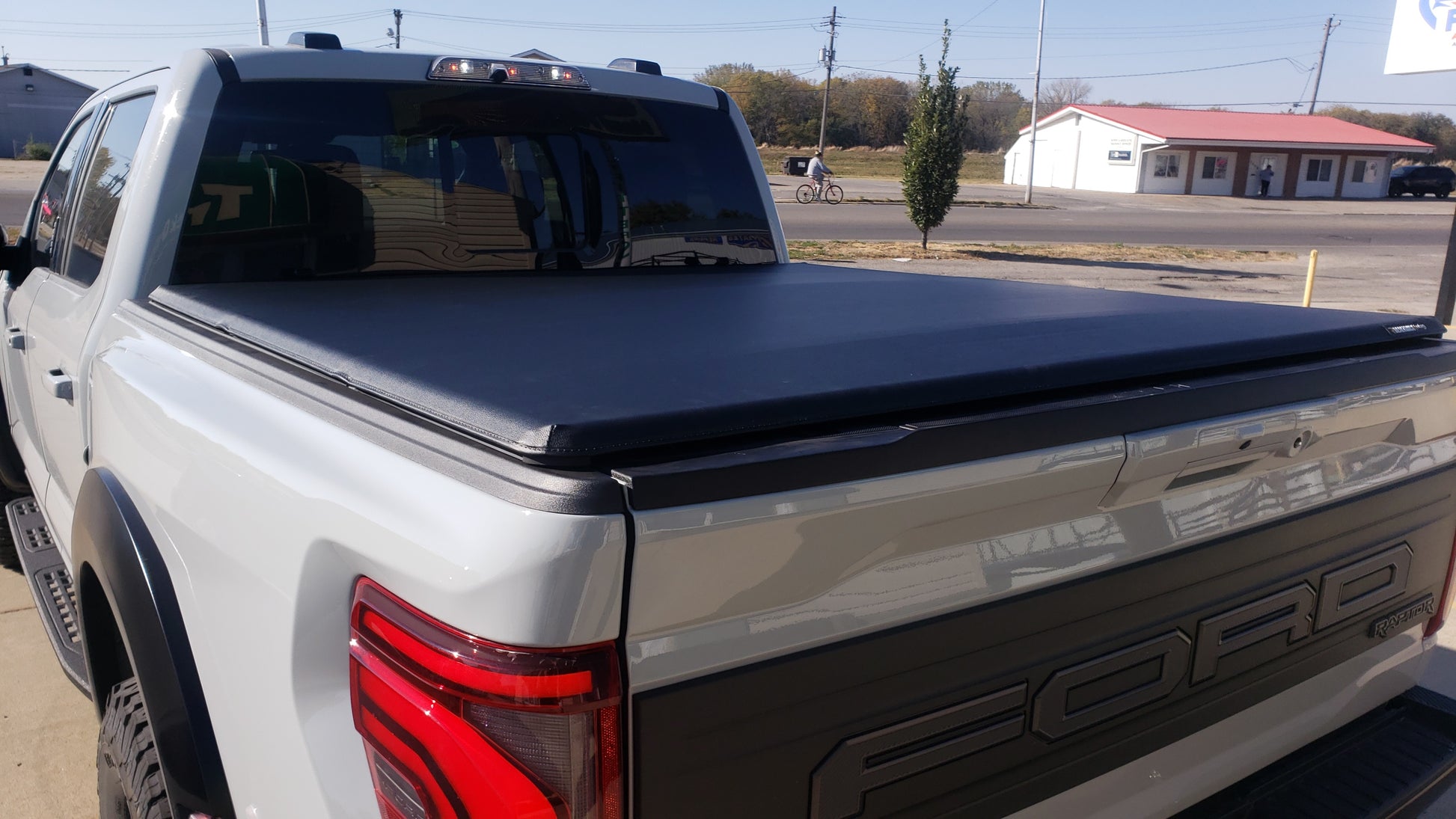 Extang Trifecta ALX - Soft Folding Tonneau Cover - image 5