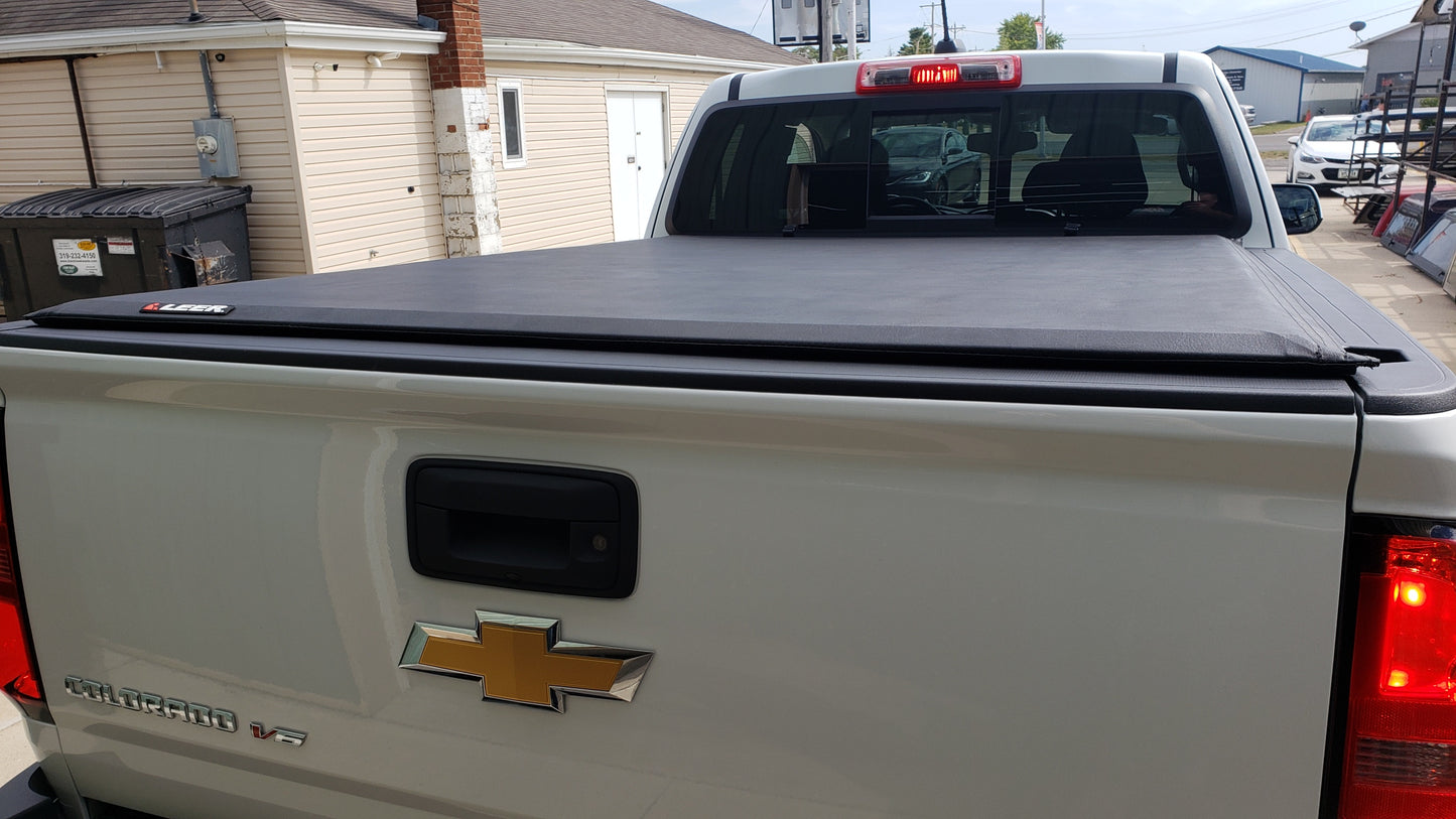 Leer SR 250 - Soft Roll Up Tonneau Cover - image 8