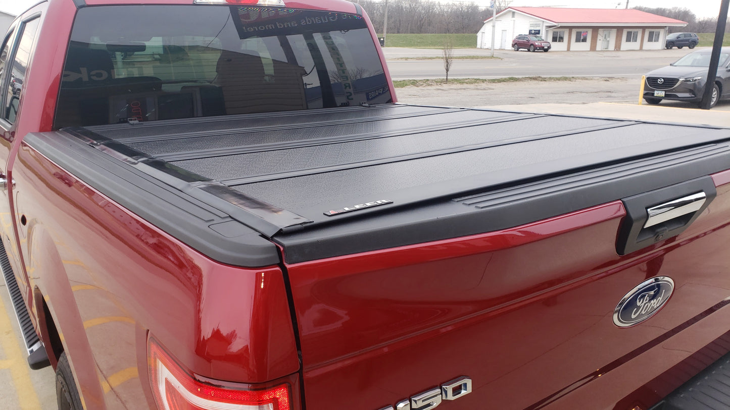 Leer HF 650M - Hard Quad-Fold Tonneau Cover - image 7