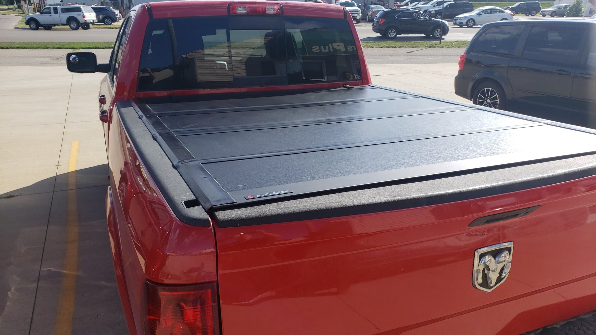 Leer HF 650M - Hard Quad-Fold Tonneau Cover - image 7