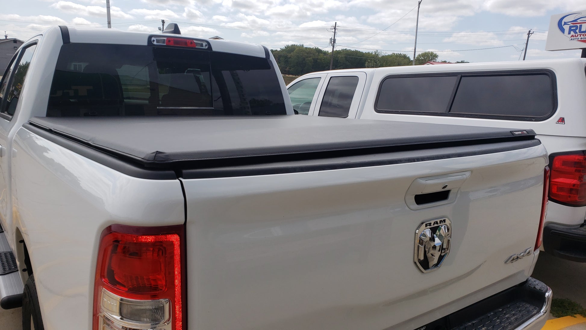Extang Trifecta ALX - Soft Folding Tonneau Cover - image 4