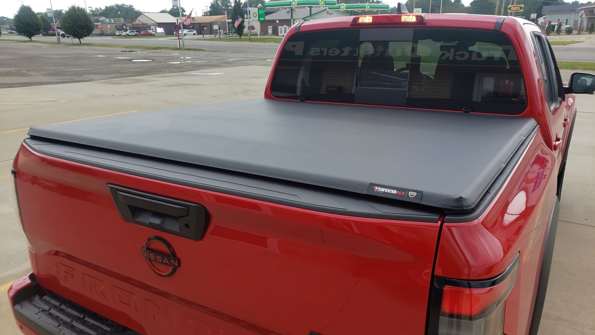 Extang Trifecta ALX - Soft Folding Tonneau Cover - image 4